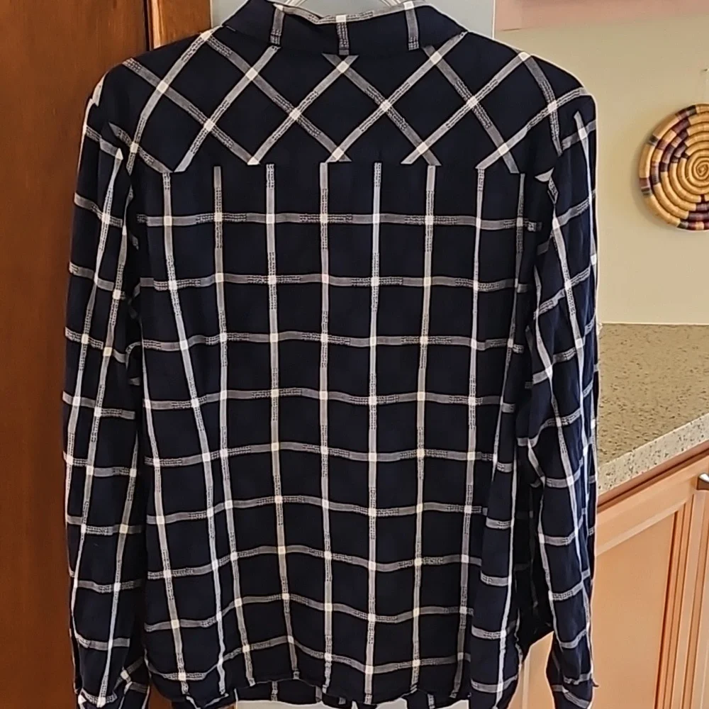 #93 Tommy Hilfiger button down top - Picture 6 of 8